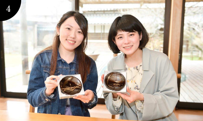 When coating with pure golden powder, the design surfaces.