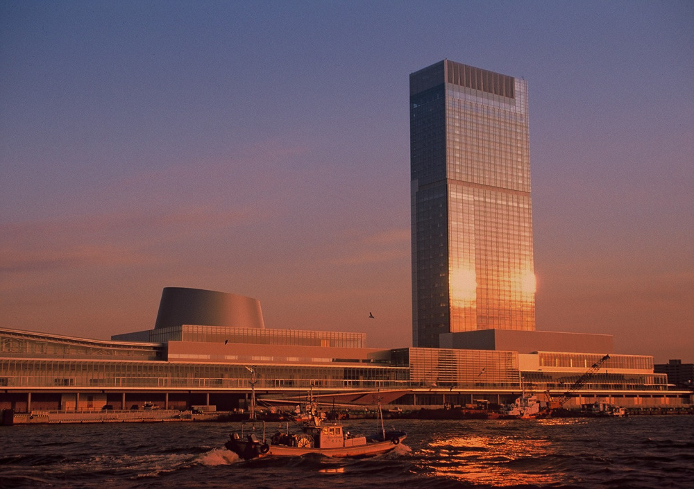 対岸からの眺め／第14回日本夕日写真大賞・優秀賞「夕映え」／撮影：清水衛さん