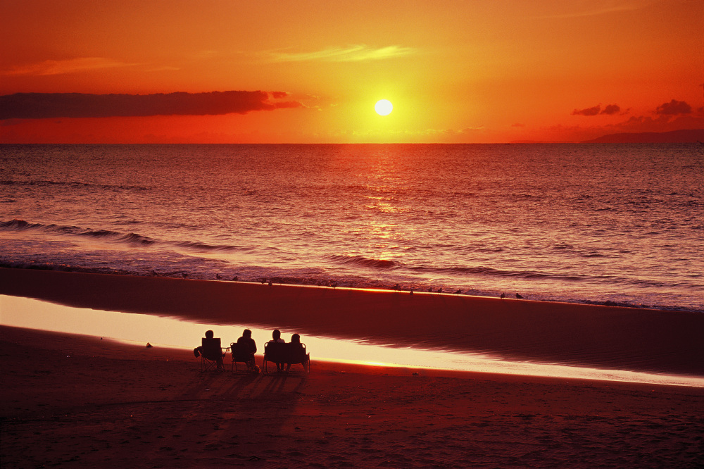 角田浜からの眺め／第18回日本夕日写真大賞・優秀賞「夕日沈む頃」／撮影：畔原 実さん