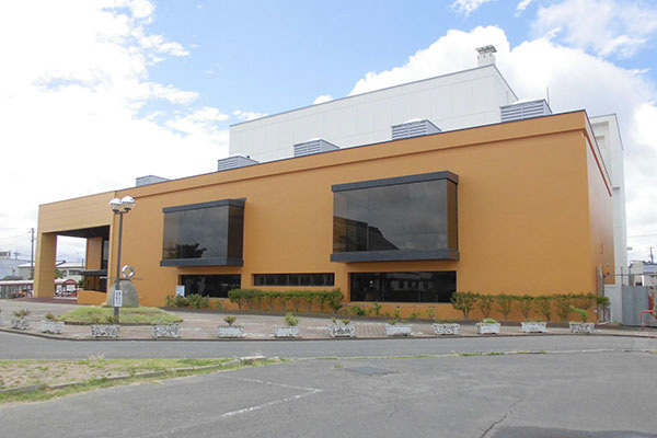 新潟市巻文化会館