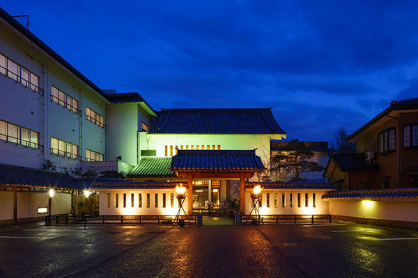 越後平野と弥彦連山一望の宿 穂々