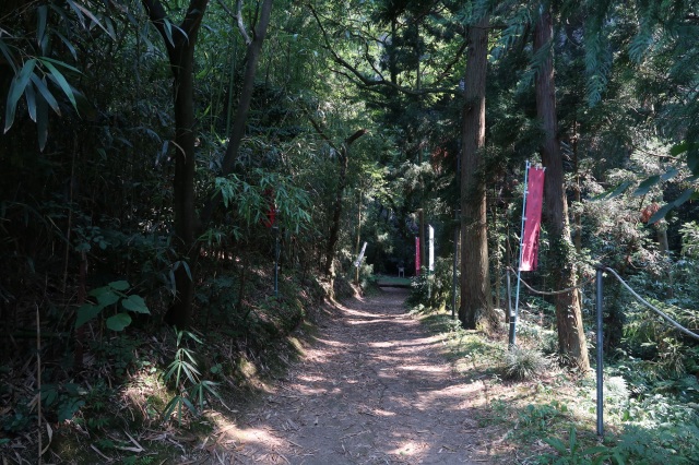七面大明神教化の岩穴