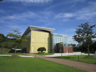 新潟市新津美術館